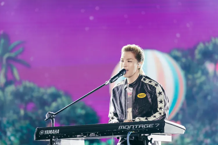 太陽演唱《VIBE》登場。讀者提供