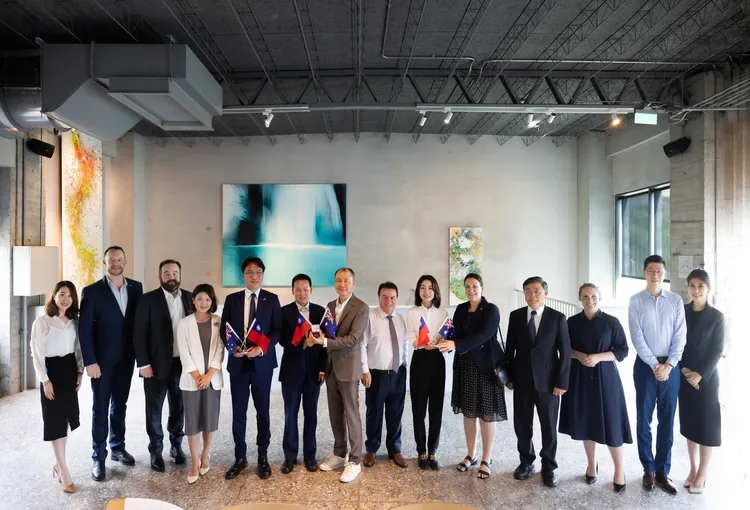 澳大利亞南澳洲州議會友台小組參議員近日訪台，參訪金馬賓館當代美術館。金馬賓館當代美術館提供