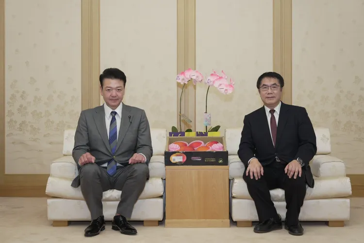 雙方相談甚歡。市府提供