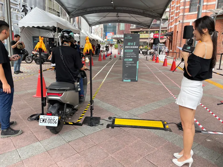 在「直線n秒」關卡中，參賽隊伍必須騎乘Ai-1 Sport於直線路段穩定行駛7秒以上，秒數越多獲勝機率越大。林浩昇攝