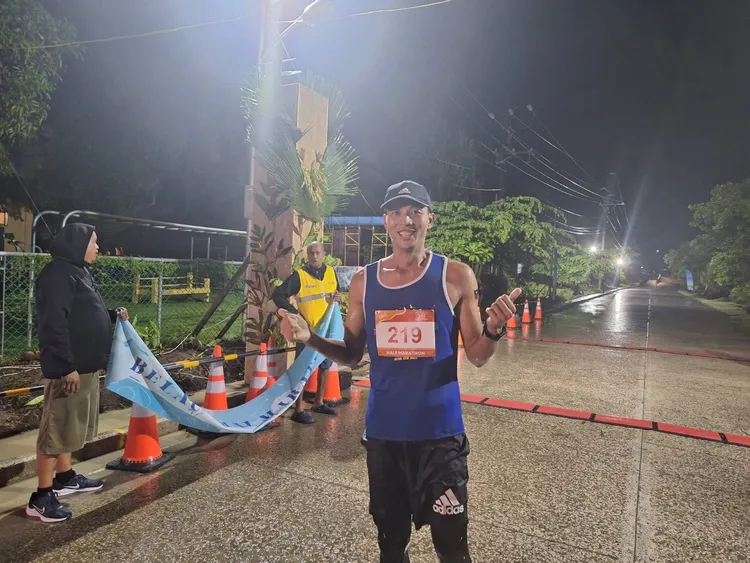 網球選手盧彥勳參加帛琉馬拉松的半馬競賽。外交部提供