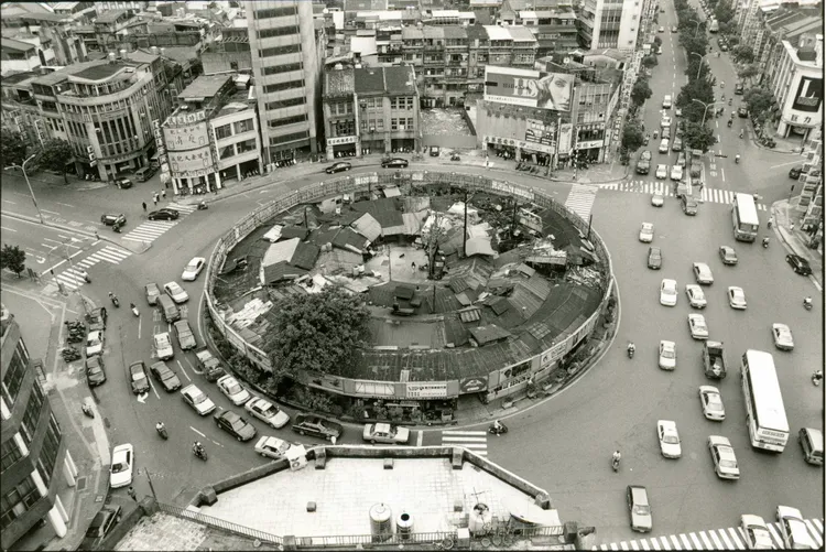 建成圓環。簡棨浩提供