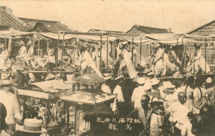 1910年代大稻埕城隍廟祭典繞境。高傳棋提供