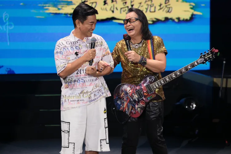 憲哥與沈文程在台上逗樂台下觀眾。彭欣偉攝