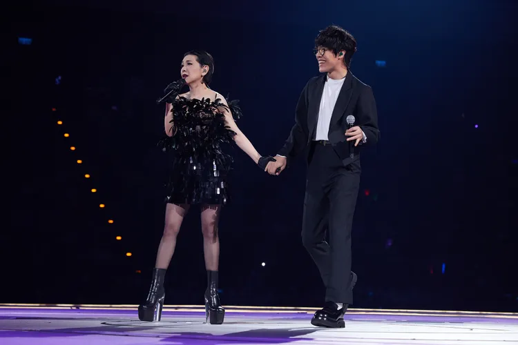 歌王與歌后難得合體並合唱《別來無恙》。上引娛樂提供