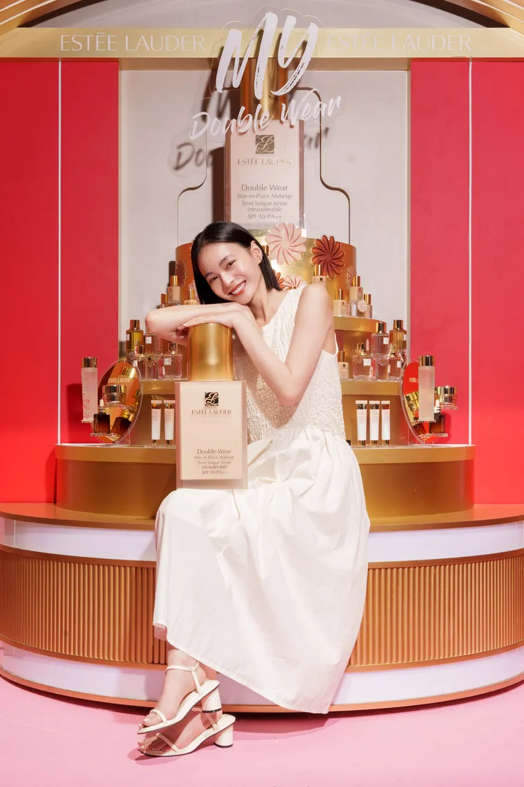 雅詩蘭黛繽紛奇想之旅活動，有以招牌粉底打造的噴泉裝置。品牌提供