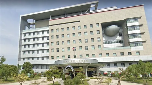 受刑人在調查站廁所嘿咻老婆和前妻!竟是調查局組長收賄包庇 下場超慘