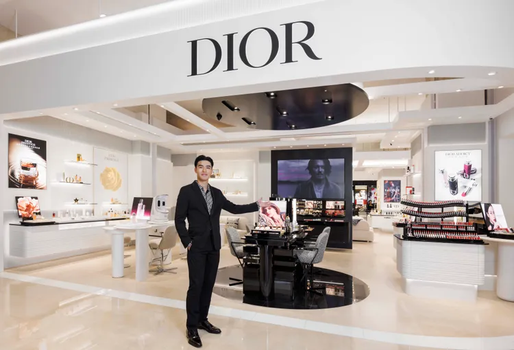 陳昊森今現身高雄漢神巨蛋，為Dior全台首家時尚美妝旗艦店開幕站台。品牌提供