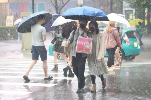 大雷雨炸雙北!14縣市大雨特報 一週內慎防劇烈天氣