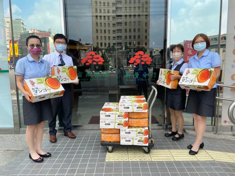 銀行業者力挺在地鮮果。農業局提供