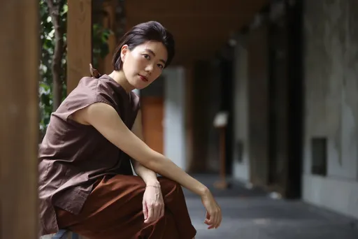 專訪|鄧九雲甩女女戀後升格人妻 曝和老公聊「外星人才聽得懂的話」