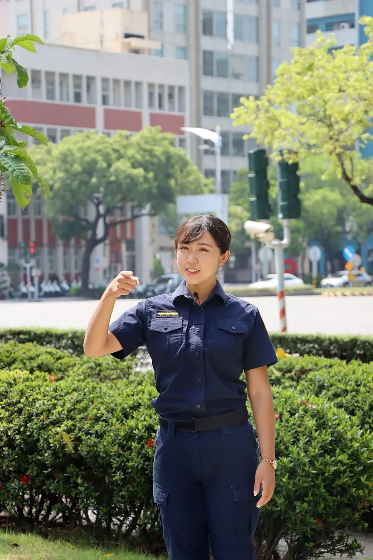 飛天小女警「小貝」拍攝交通安全宣導短片，提高市民的交通意識。市府提供