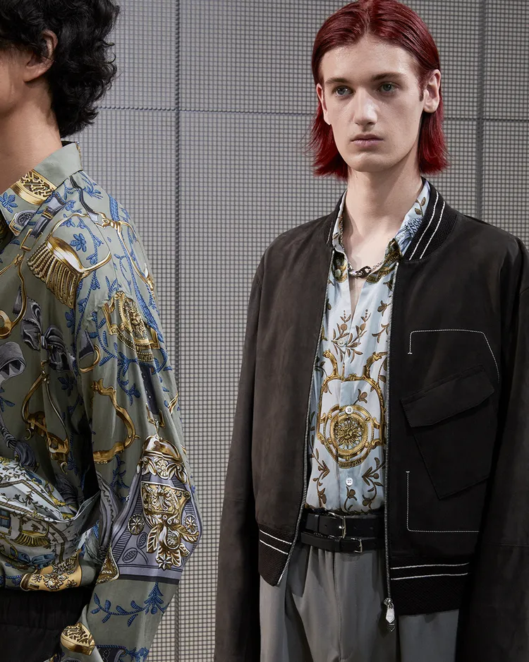 具有異國風情的絲質襯衫，亦是春夏愛馬仕男人衣櫥中不可缺少的吸睛單品。品牌提供