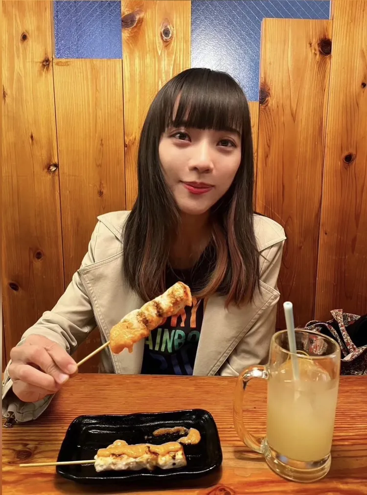 黃捷大曬日本評價連鎖店「鳥貴族」串燒，修復台日情誼。翻攝黃捷臉