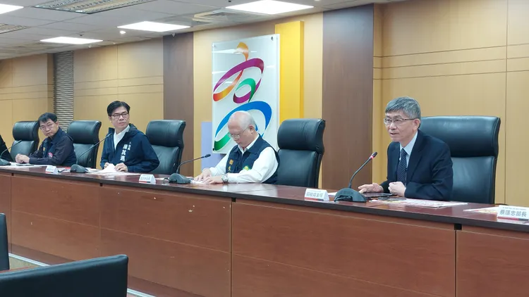 市府清查發現，四名醫師有不當用藥情形，裁定停業1到6個月並科以罰鍰11萬至33萬元。凃建豐攝