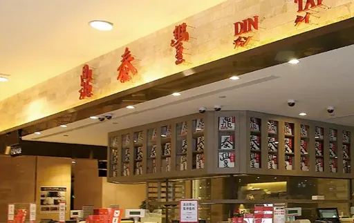 师傅遭控舔胸15岁实习女恶问「第一次?」 鼎泰丰性骚调查