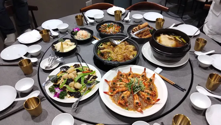 旗艦店試營運期間內用9折，開幕滿5桌送1桌。王志弘攝