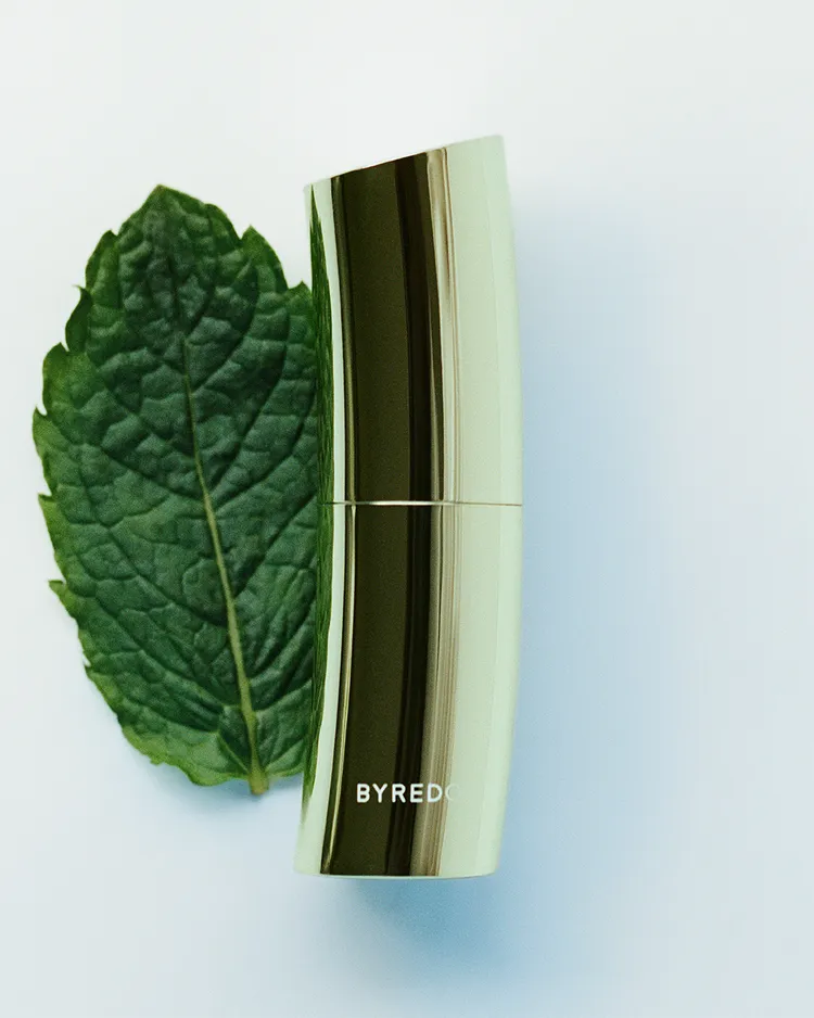 BYREDO限量摩洛哥茶護唇膏，1500元。品牌提供