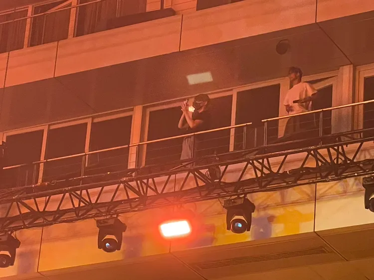 李榮浩化身小粉絲。讀者提供