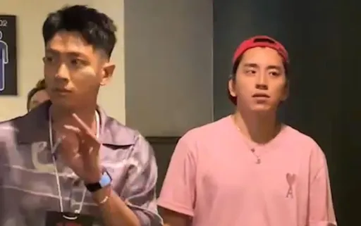 狗仔直擊｜王大陸帶女友甜看hito頒獎禮　與柯震東交情好上廁所形影不離