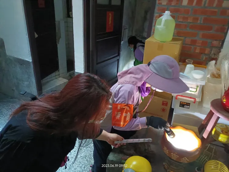 防疫人員加強孳清。市府提供