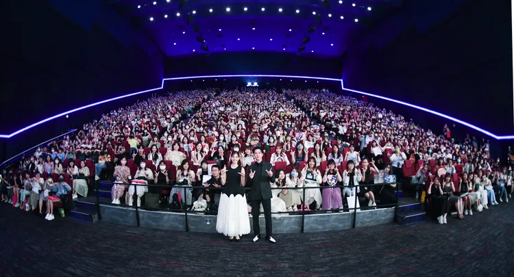 山下智久、新木優子昨到戲院會700多名粉絲。天馬行空提供