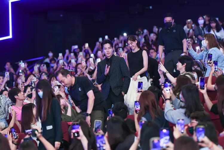 山下智久、新木優子從觀眾席登場。天馬行空提供