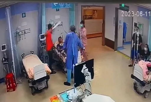 行凶片|狂男衝彰基急診室持長鋸砍人 醫師聯手警衛奮勇奪鋸逮捕