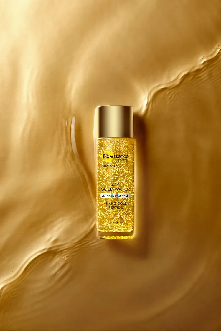 碧歐斯BIO金萃黃金精華露，當中蘊含24K金成分，幫李聖經往臉蛋「貼金」，100ml／899元。品牌提供
