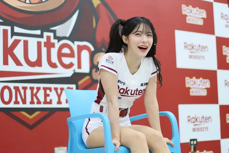 李多慧聽聞理想「MeloMance」主唱金珉碩的名字，笑得嬌羞。鄭孟晃攝