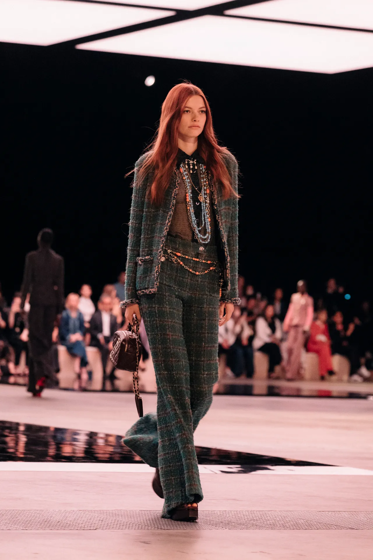 香奈儿2022/23 Métiers d'art工坊系列东京重现秀。品牌提供