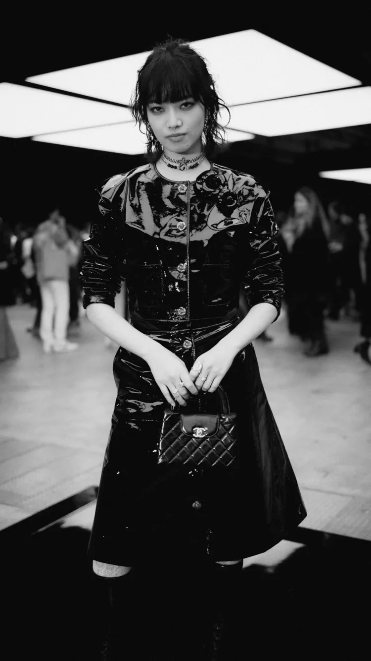身為香奈兒形象大使的日本女星小松菜奈，也俏麗現身東京大秀。翻攝chanelofficial IG