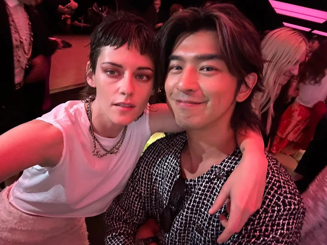 陈柏霖(右,)却似乎把注意力放在与好莱坞女星克莉丝汀史都华的互动上。翻摄chenbolin IG