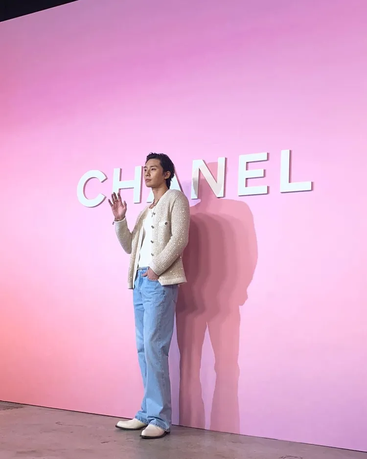 韓國男神朴敘俊帥氣出席香奈兒東京大秀。翻攝bn_sj2013 IG
