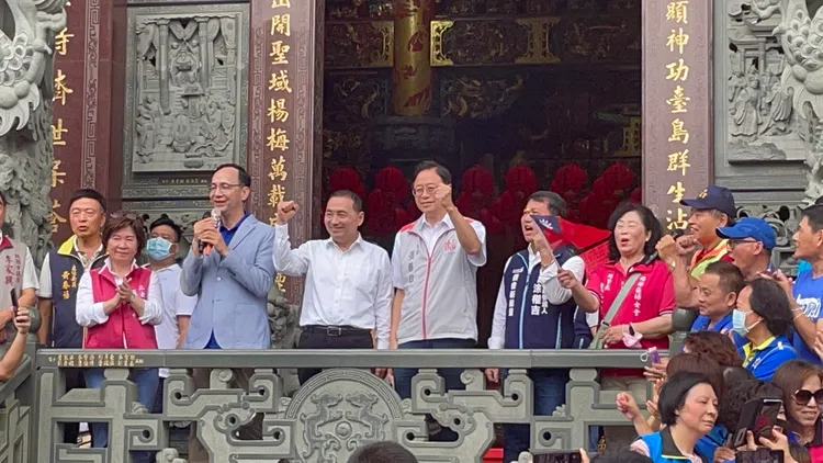 侯友宜合體朱立倫和張善政到桃園參訪。張沛森攝