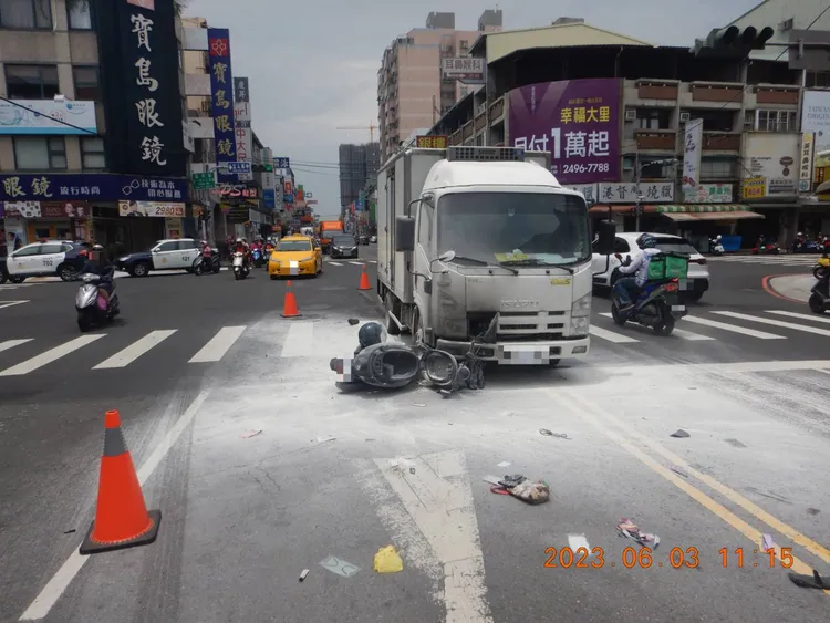 事故發生在大里區中興路二段與益民路口。民眾提供