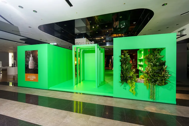 Innisfree以「The New Isle自由之島」為主題，開設快閃店。品牌提供