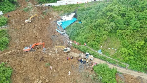 中國四川省林場山坡地崩塌 已有19人喪命