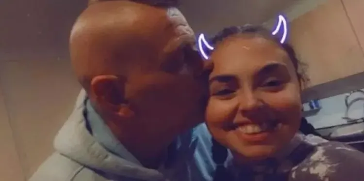 英國男子傅勒的前妻（右）跟傅勒的老爸（左）在社群平台高調放閃，前妻還懷了雙胞胎。翻攝facebook/Stephanie