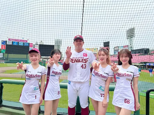 乐天女孩参加日职乐天金鹫女孩日 还为宋家豪送上这些礼物