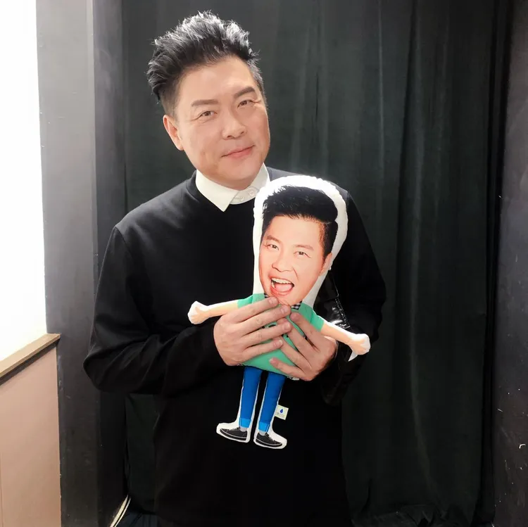 曾國城被黃子佼指控在古蹟內抽菸。取自曾國城臉書