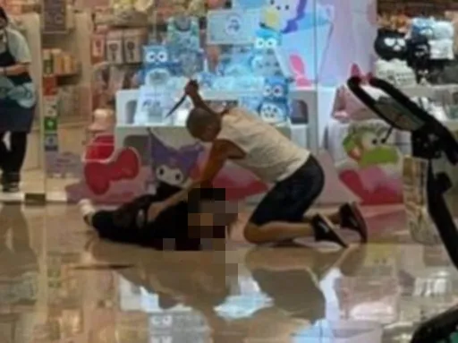 CPR影片曝光!香港商場女遭男嫌狂插34刀 友人3次救援遭割喉、雙雙送命