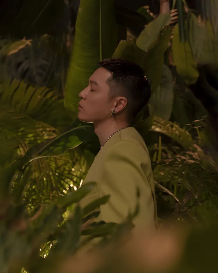 周湯豪明天將偕媽媽比莉走紅毯。環球唱片提供