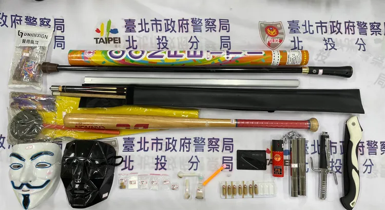 警方起獲證物。翻攝畫面