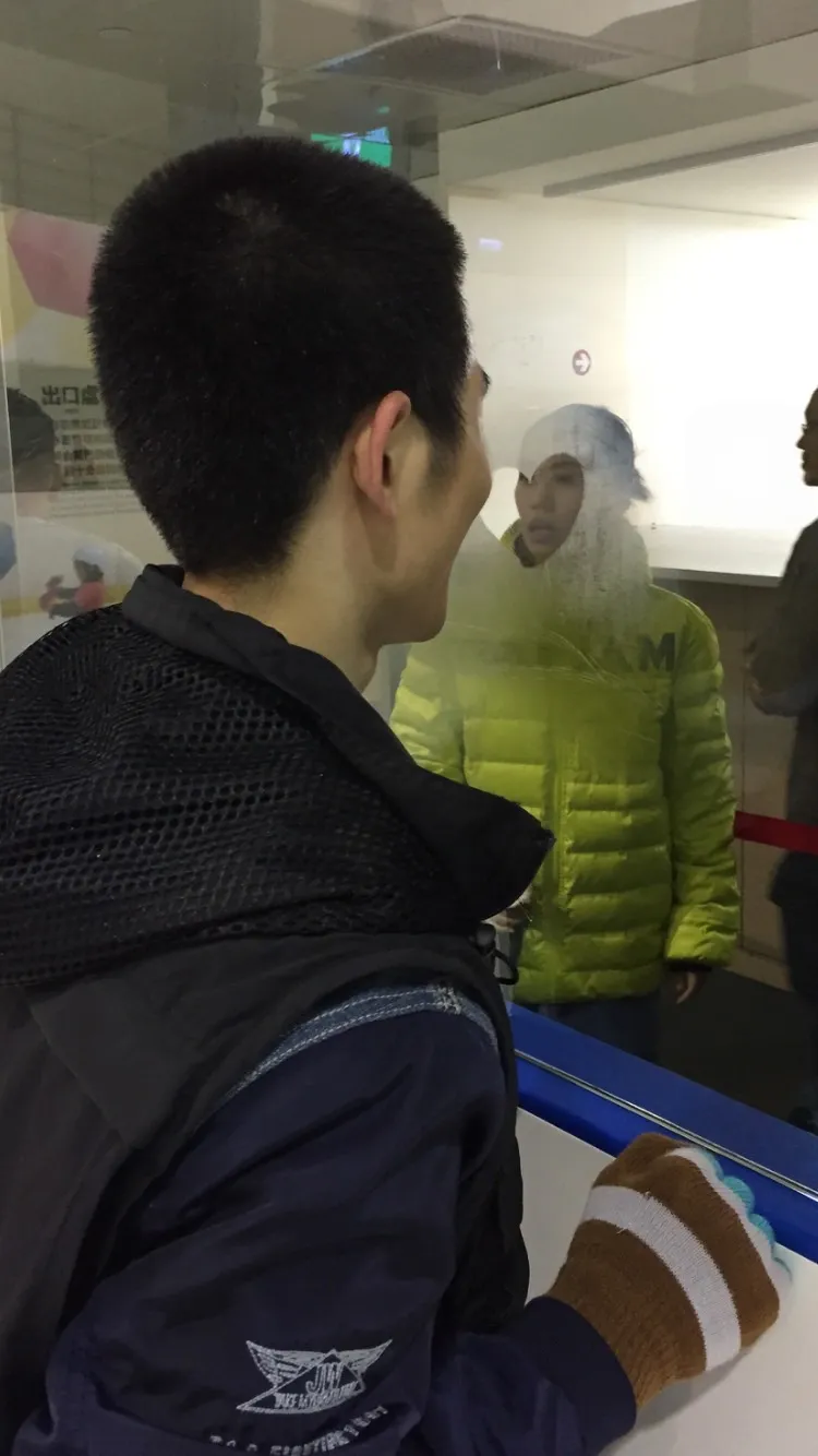 記者早在2015年就拍到蕭敬騰用哈氣畫愛心，表達對Summer的愛。林丞偉攝