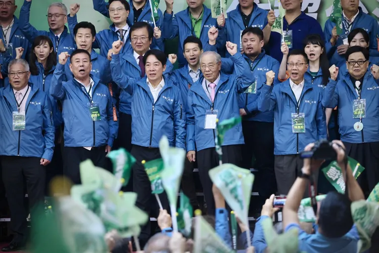 民進黨台北市立委擬參選人與黨籍議員幾乎都到場。林林攝