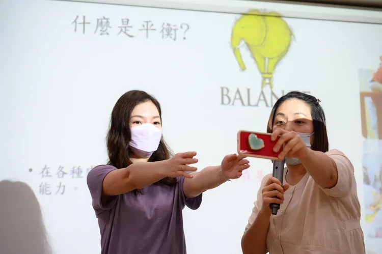 曾馨瑩參加早產兒衛教活動。