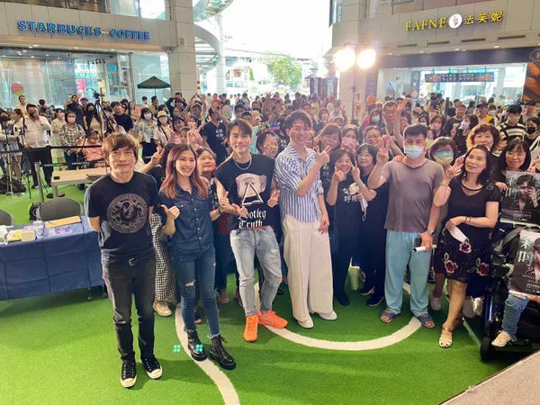 有300人參加《全能歌手》海選。民視提供