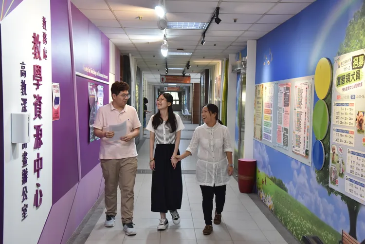 瑩真運用學術研究與規畫統整的能力，擔任過多次組長，帶領團隊完成各種研究、行程規劃、餐廳設計。屏大提供