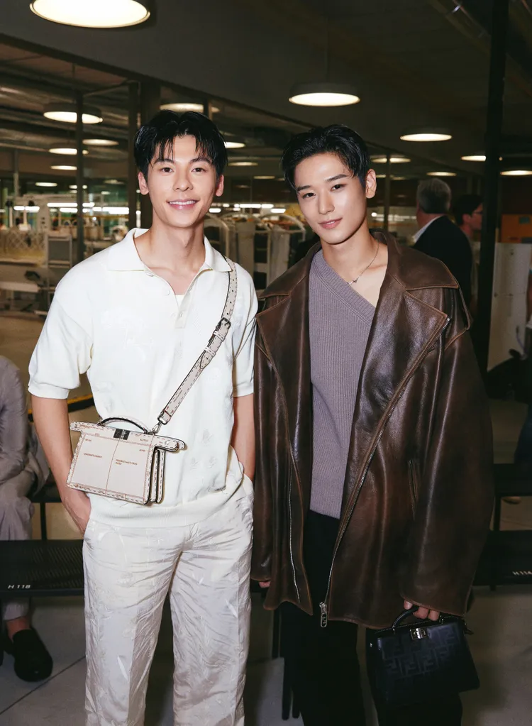 在亞洲人氣直漲的許光漢（左），於觀賞FENDI大秀時，還與不久前來台開唱的韓團THE BOYZ成員柱延開心合影。品牌提供